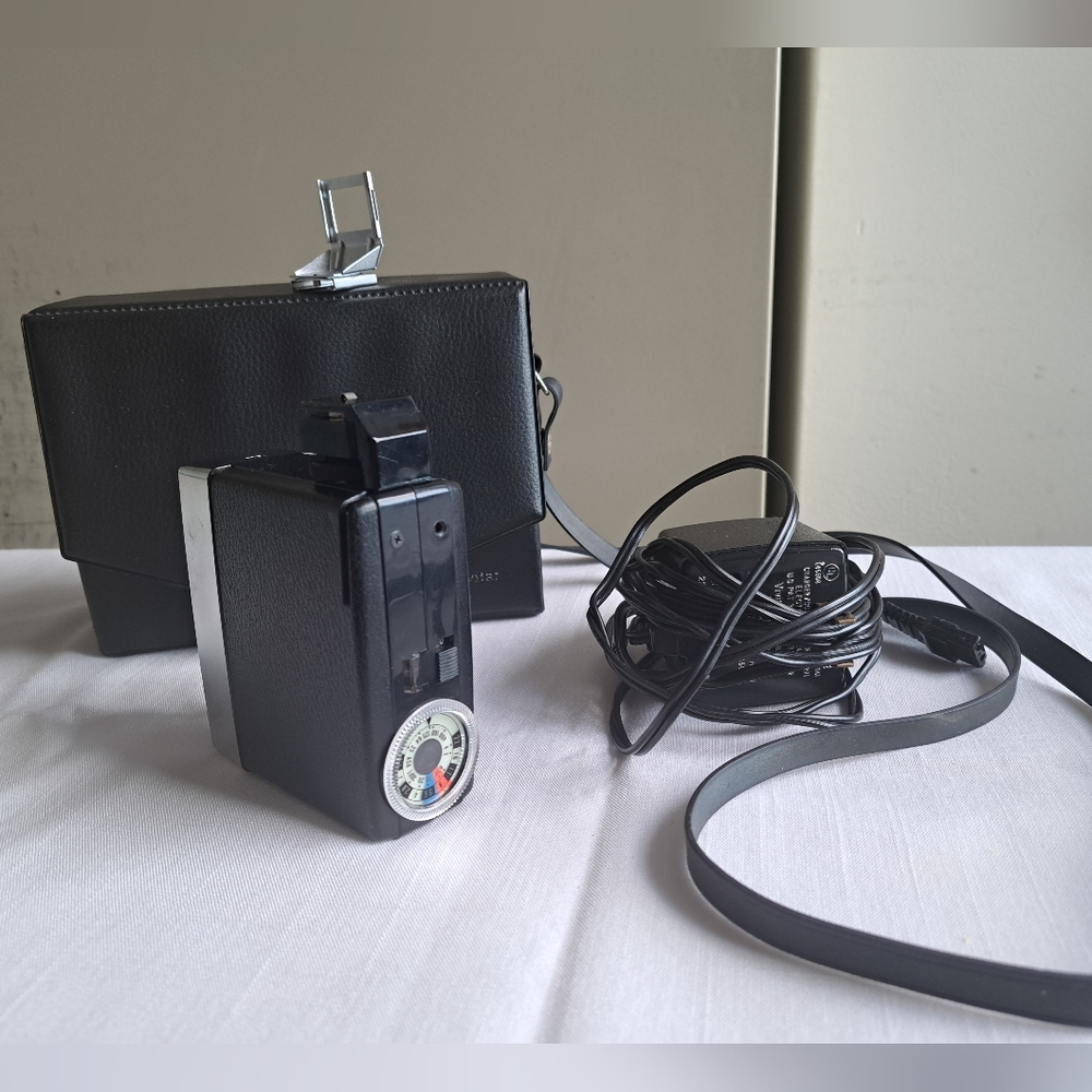 Vivitar Auto 271 Electronic Flash w/Case Power Adapter from Japan